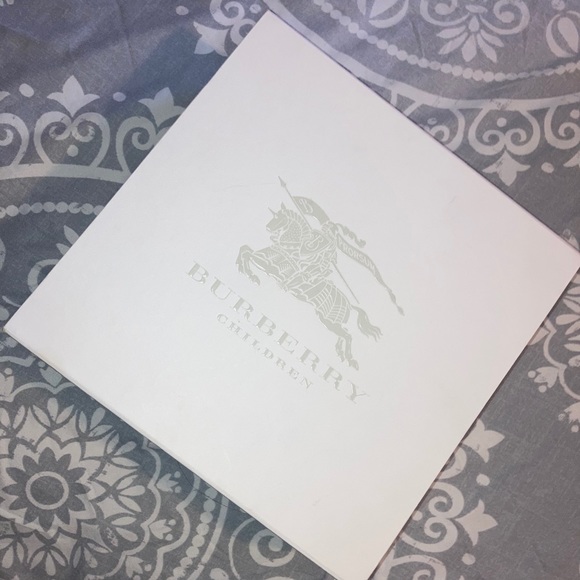 Burberry Boy's Set 12M - Picture 7 of 7